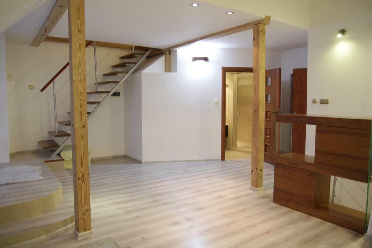 Apartament Aesthetic Tychy Bagian luar foto